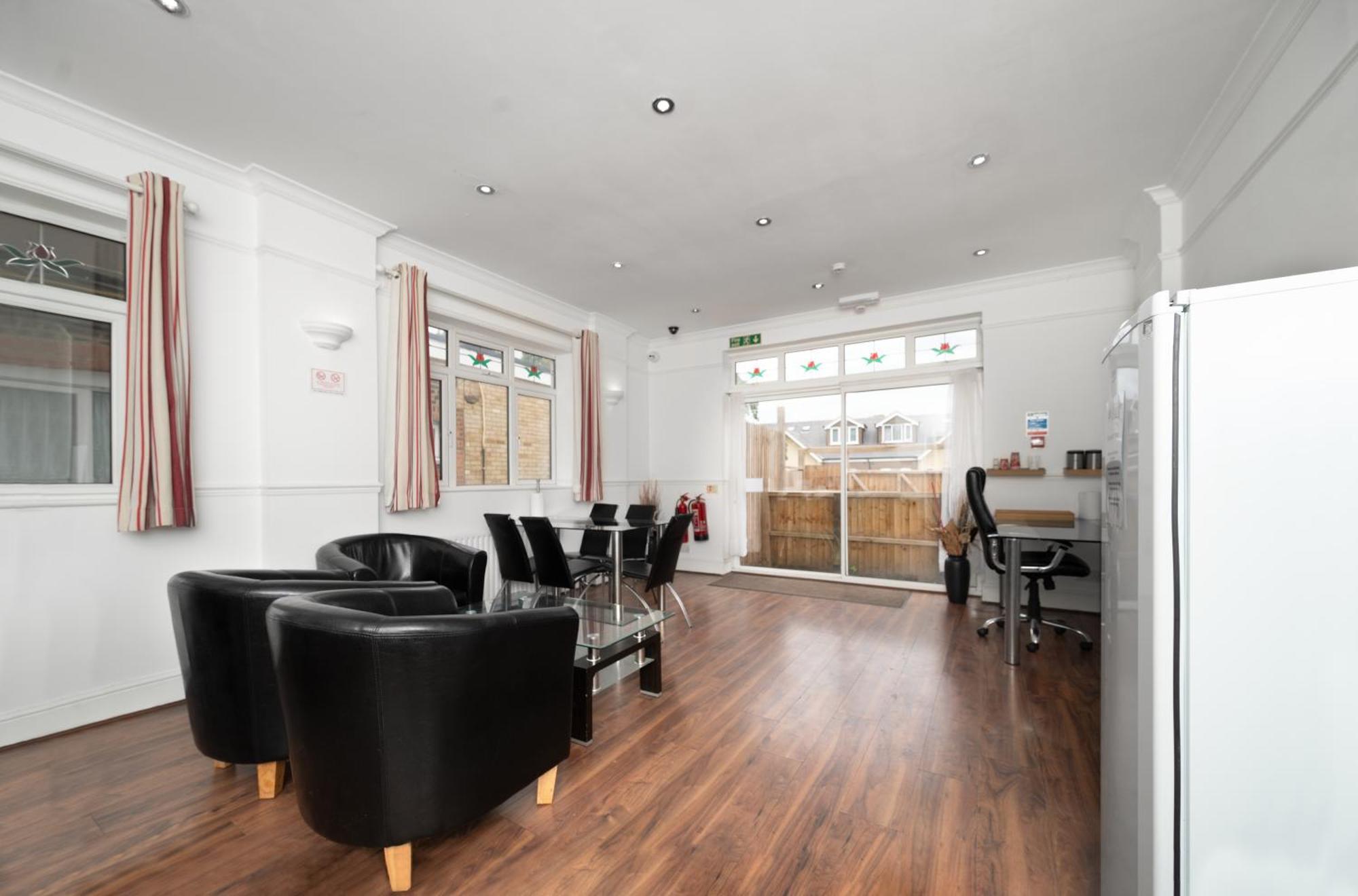 Flexistay Norbury Aparthotel ลอนดอน ภายนอก รูปภาพ