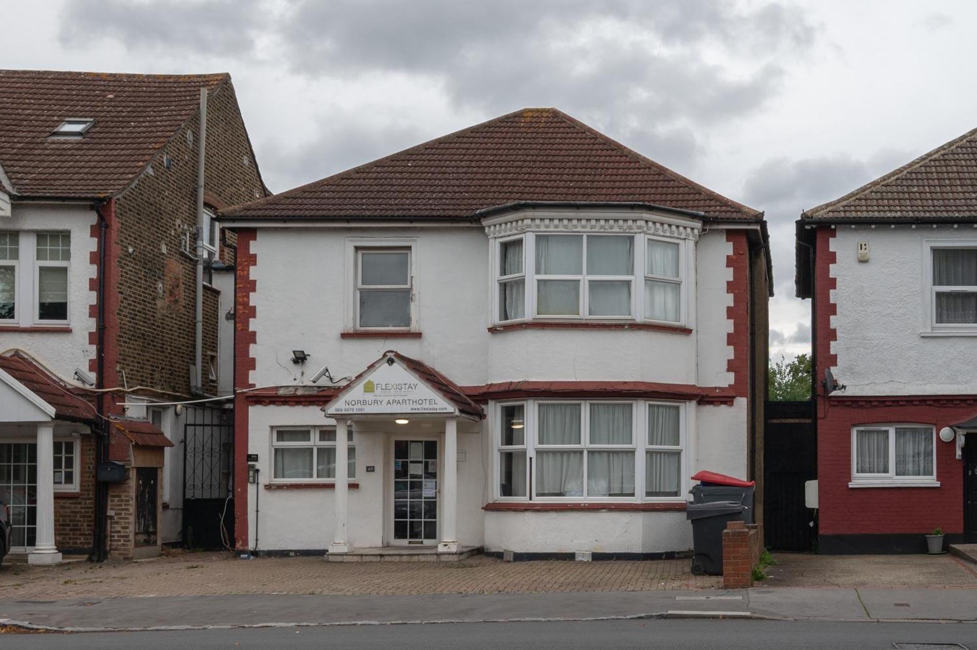 Flexistay Norbury Aparthotel ลอนดอน ภายนอก รูปภาพ