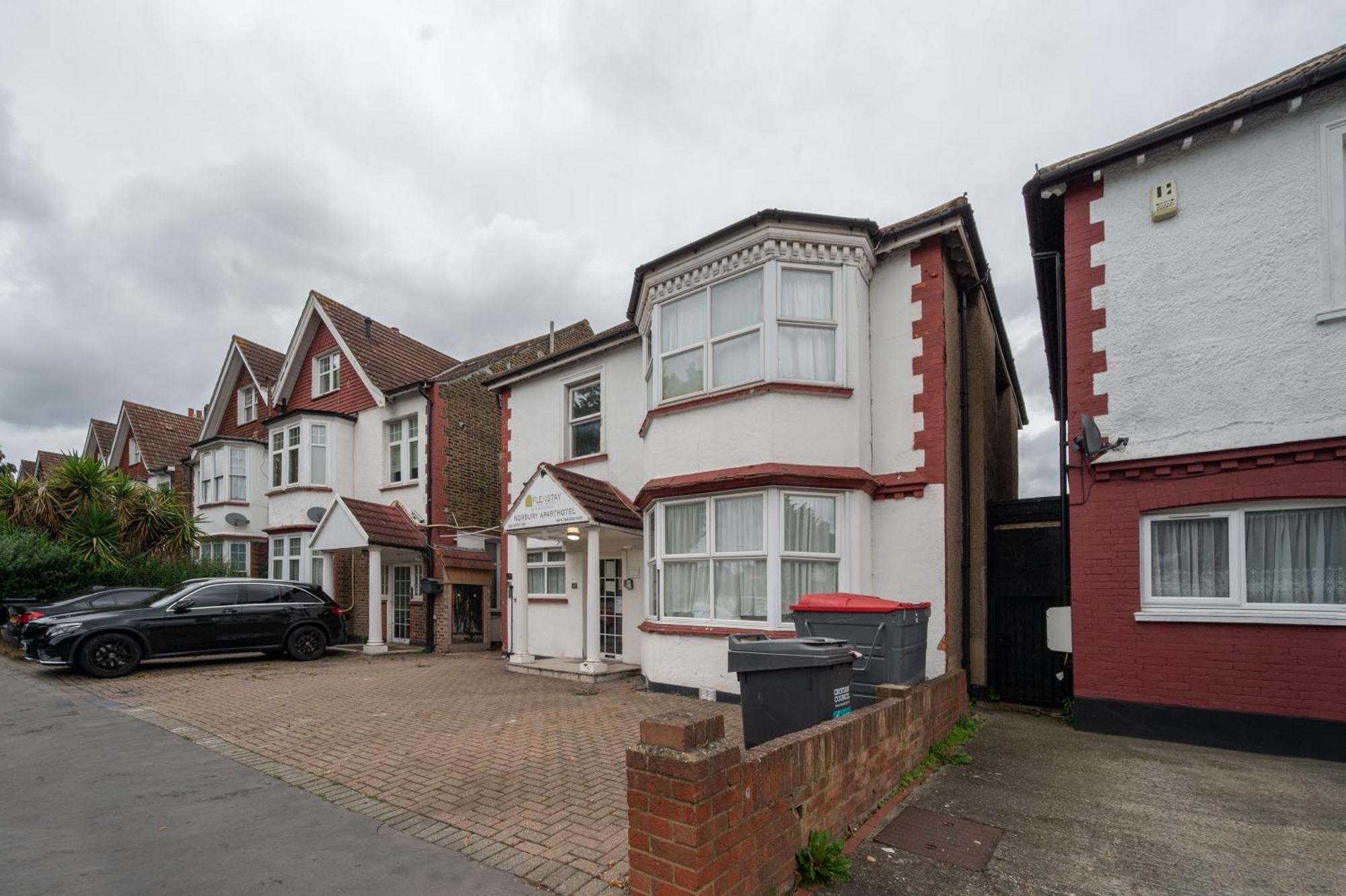 Flexistay Norbury Aparthotel ลอนดอน ภายนอก รูปภาพ