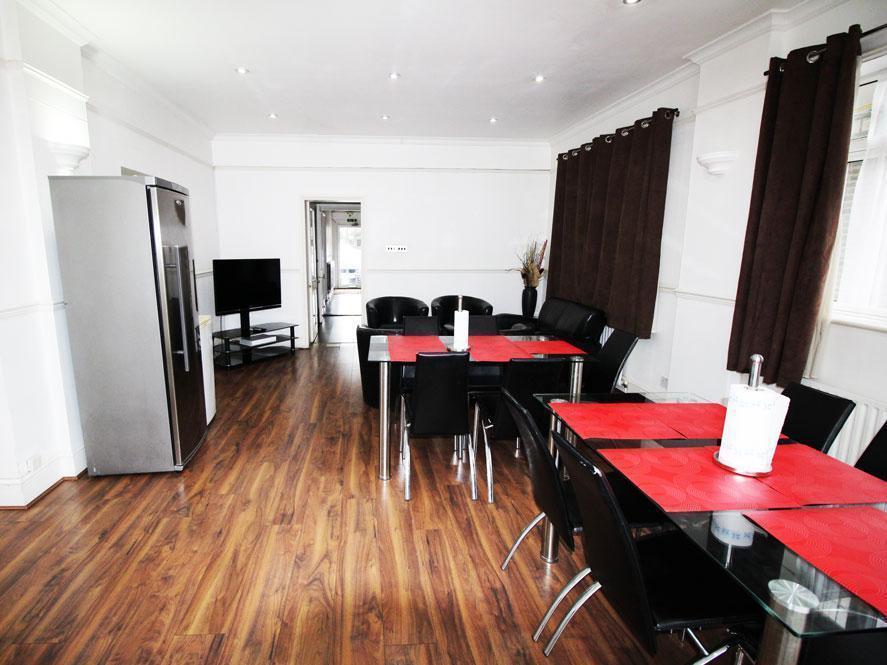Flexistay Norbury Aparthotel ลอนดอน ภายนอก รูปภาพ