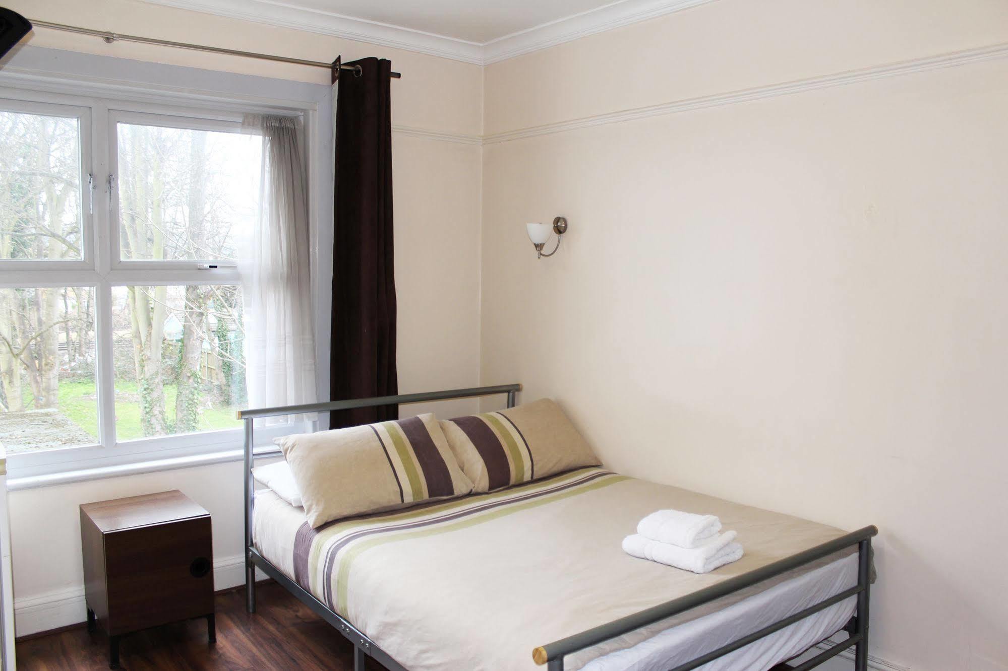 Flexistay Norbury Aparthotel ลอนดอน ภายนอก รูปภาพ