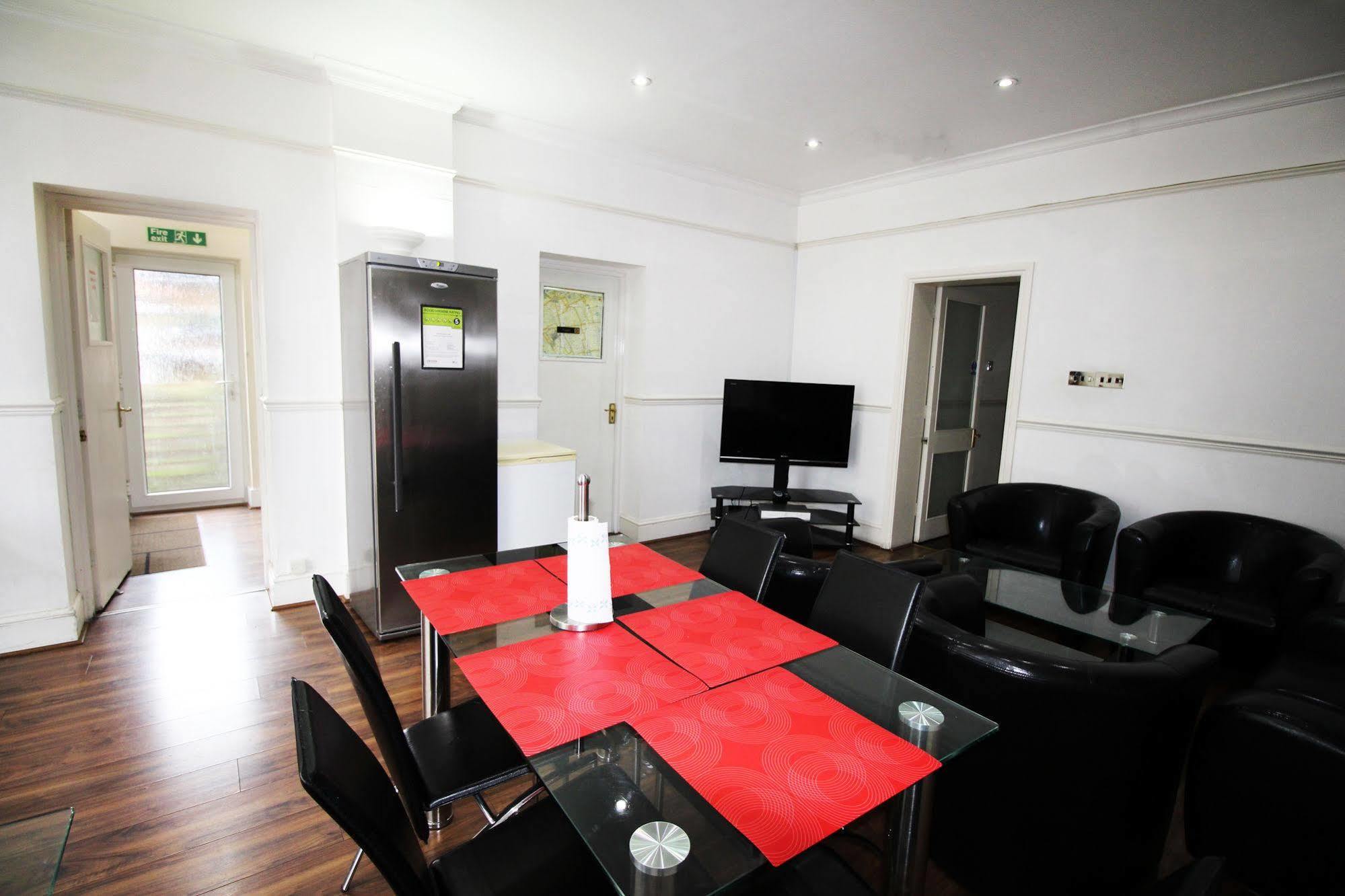 Flexistay Norbury Aparthotel ลอนดอน ภายนอก รูปภาพ